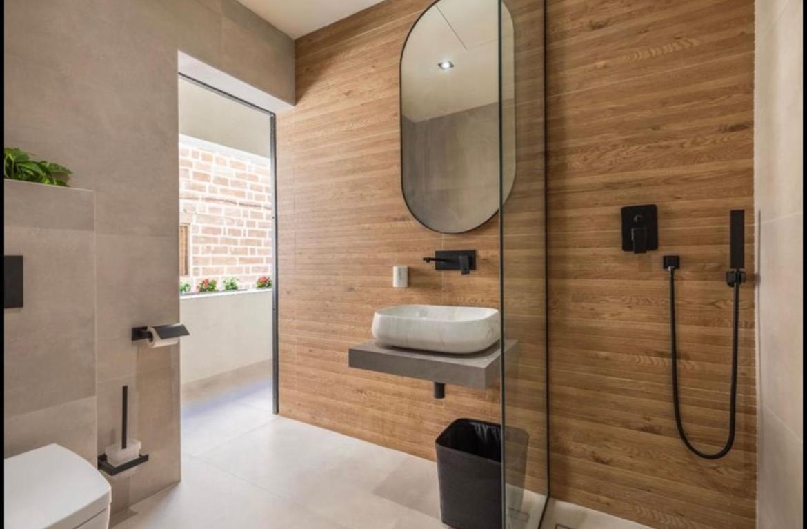 New - Designer Finished 1 Bedroom Apartment A 5 Minutes Ferry Away From Valletta Mosta Eksteriør billede