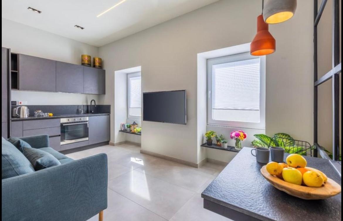 New - Designer Finished 1 Bedroom Apartment A 5 Minutes Ferry Away From Valletta Mosta Eksteriør billede