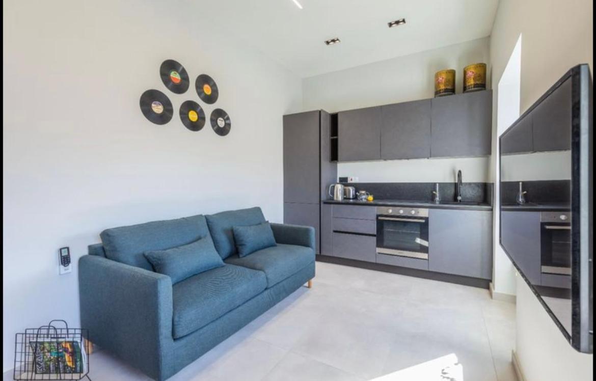 New - Designer Finished 1 Bedroom Apartment A 5 Minutes Ferry Away From Valletta Mosta Eksteriør billede